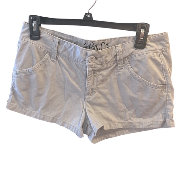 Light Gray Short Shorts with 4 Pockets by Lilu.   Size = 7 (Juniors) - Picture 1 of 10
